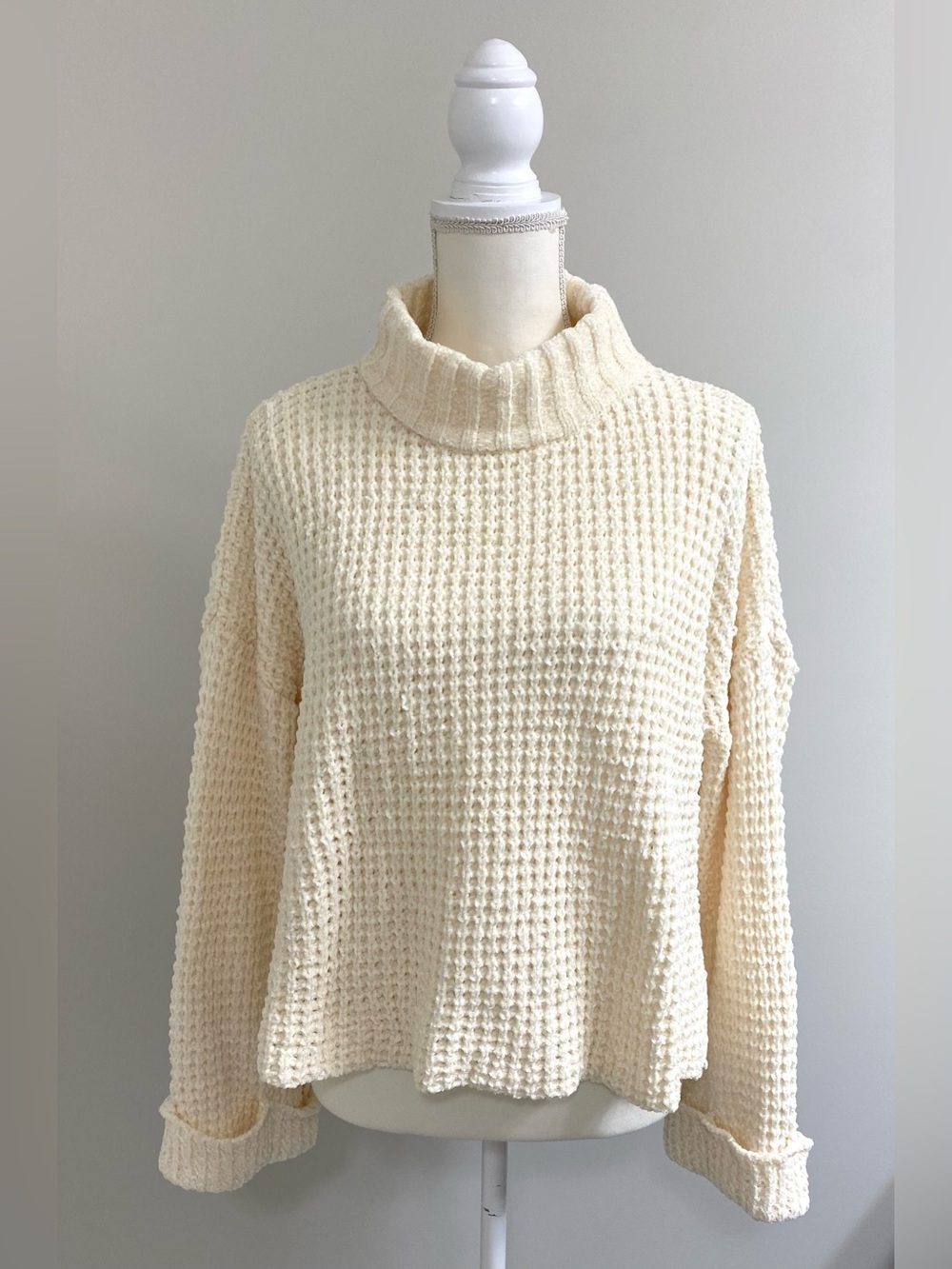 She+Sky Womens M Cream Turtleneck Crop Sweater Boho Y2K Fall 90s Minimalism Cozy